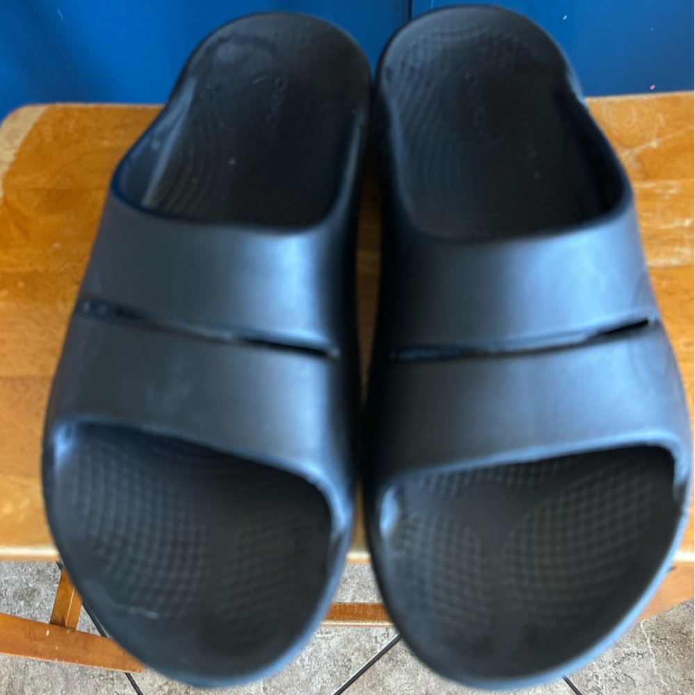 Oofos recovery sandals